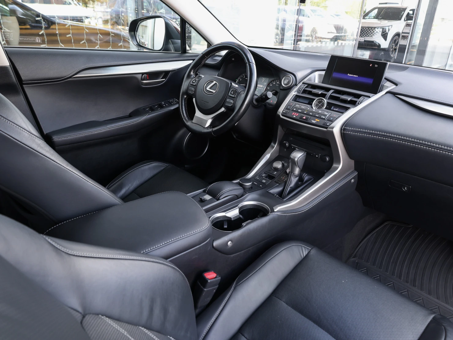 Lexus NX, 2016