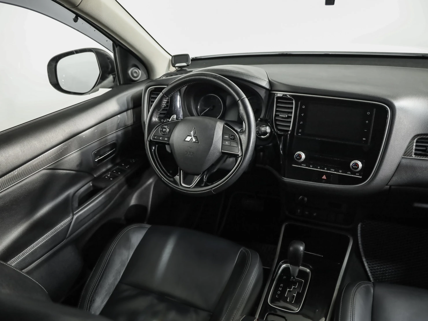 Mitsubishi OUTLANDER, 2020