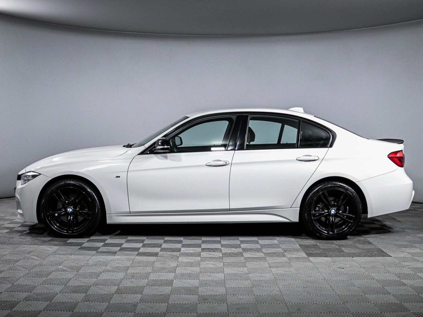 BMW 3 серии, 2016
