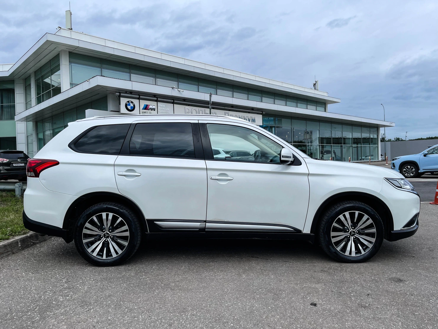Mitsubishi OUTLANDER, 2020