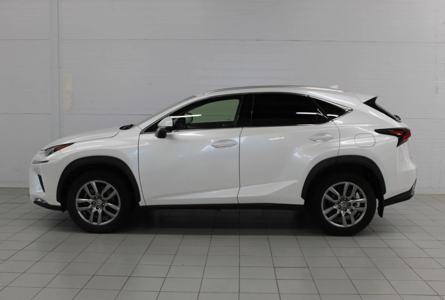 Lexus NX, 2019