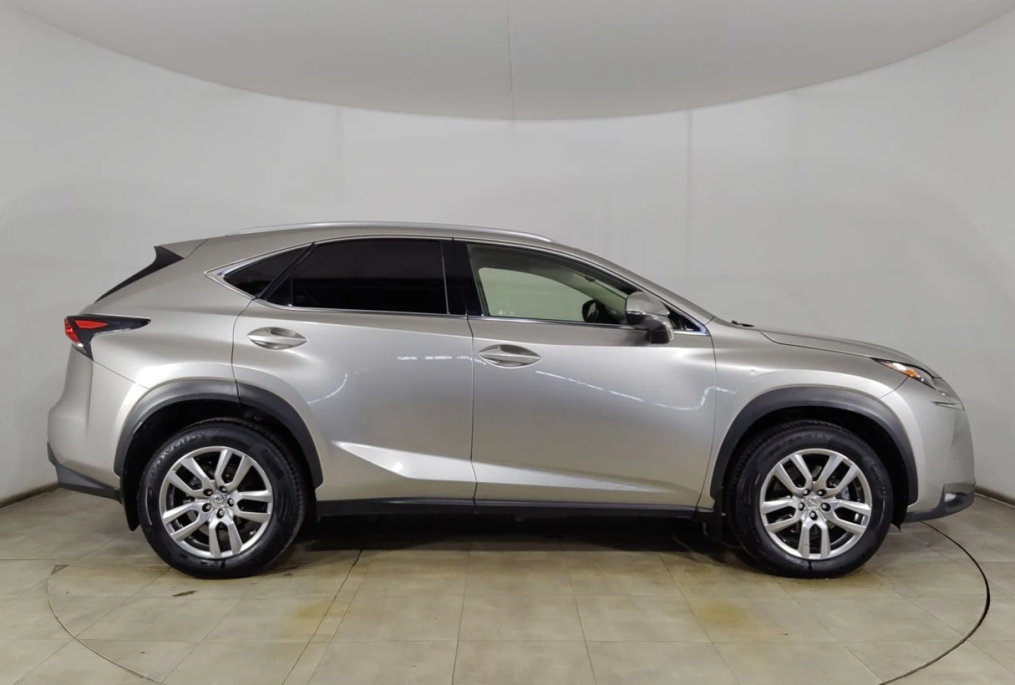 Lexus NX, 2016