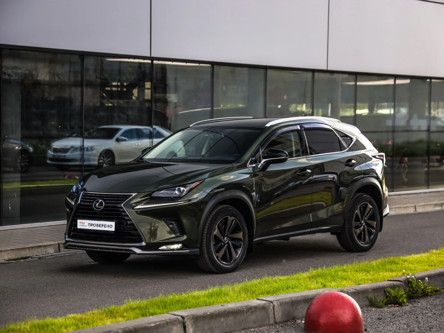 Lexus NX, 2021
