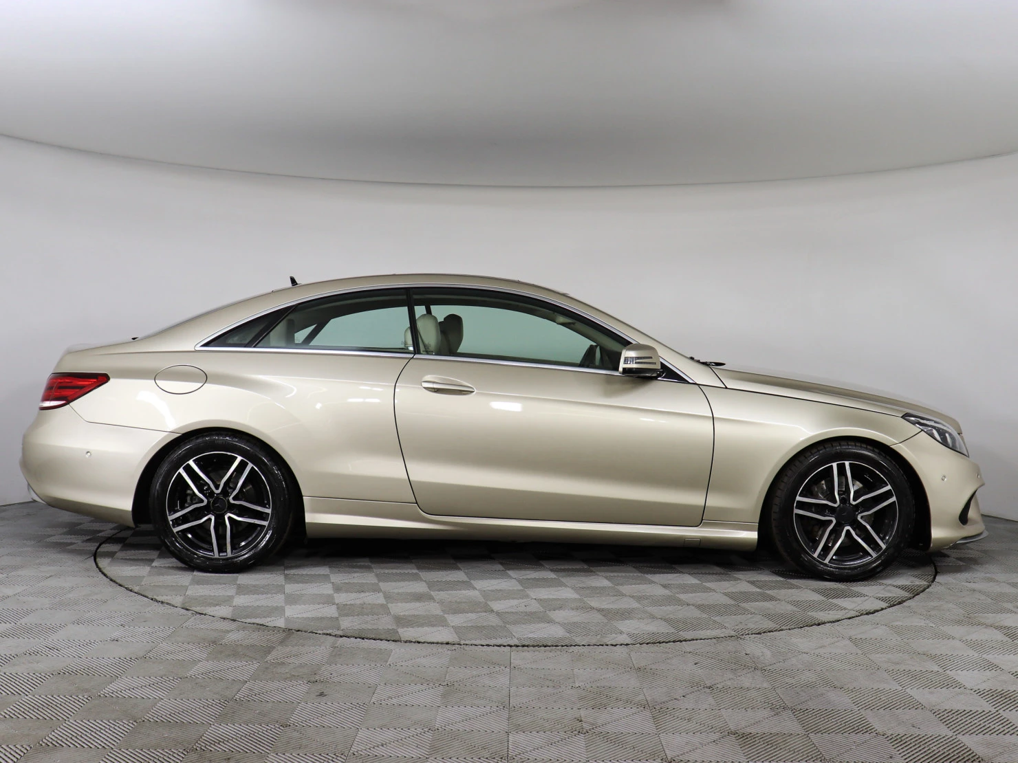 Mercedes-Benz E-Класс, 2014