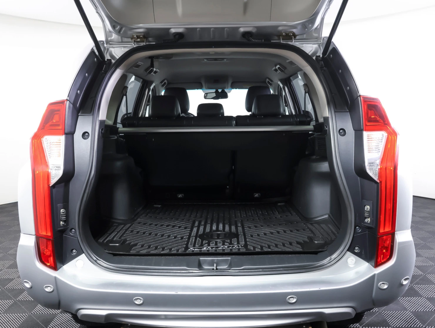 Mitsubishi PAJERO SPORT, 2017