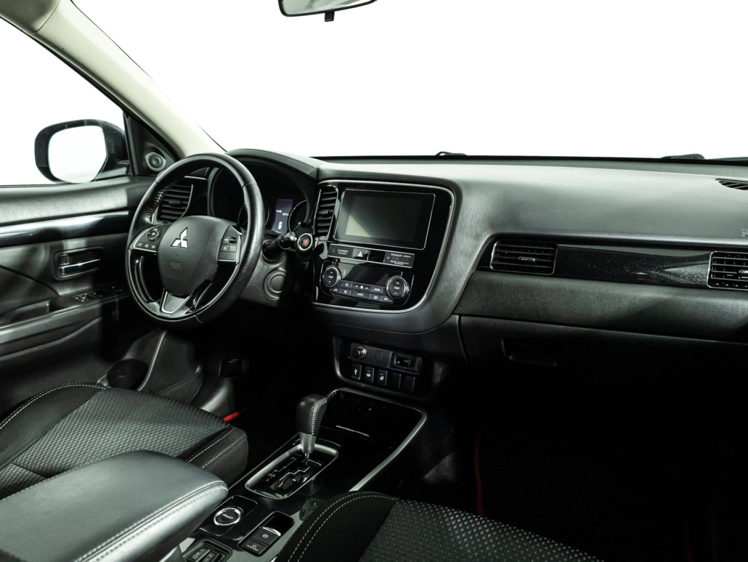Mitsubishi OUTLANDER, 2019