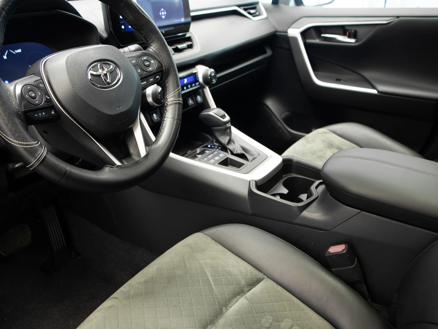 Toyota RAV4, 2023