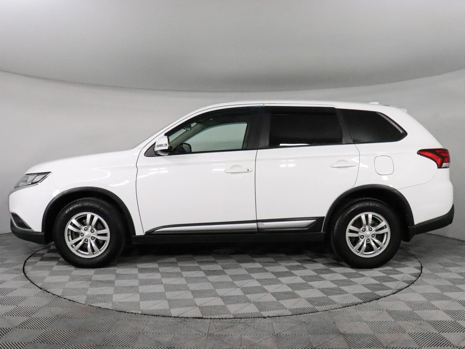 Mitsubishi OUTLANDER, 2019