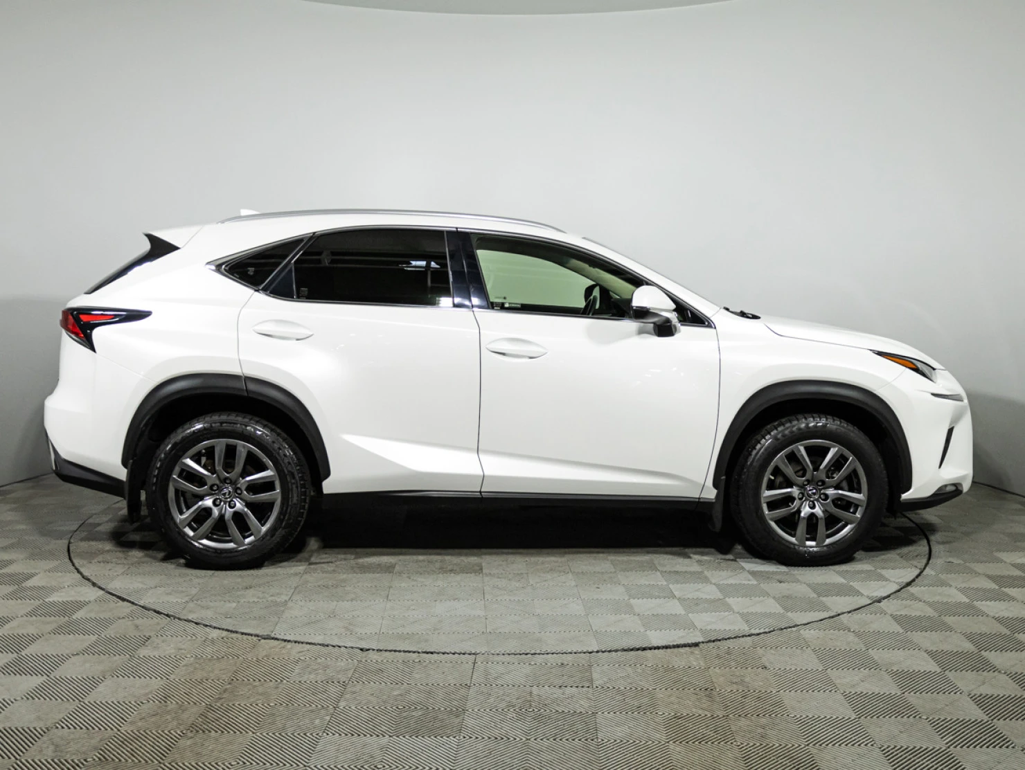 Lexus NX, 2018