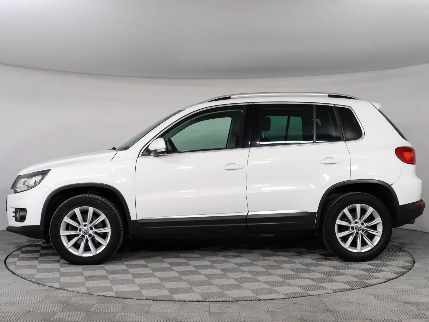 Volkswagen Tiguan, 2011