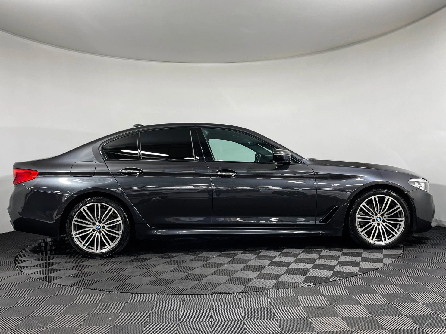 BMW 5 серии, 2017