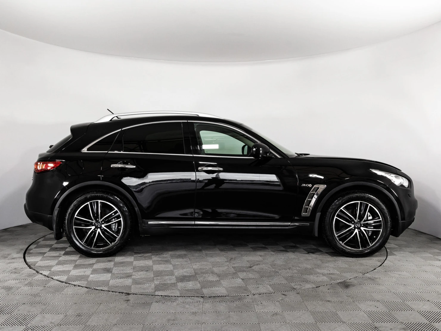 Infiniti QX70, 2015