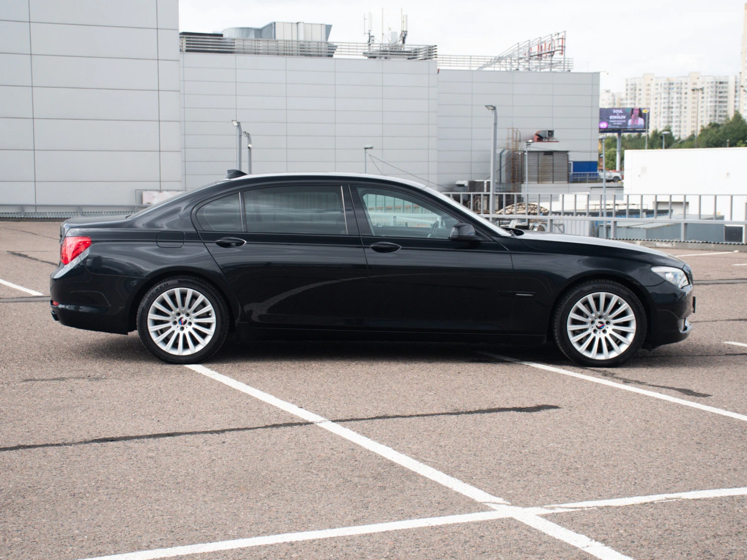 BMW 7 серии, 2011