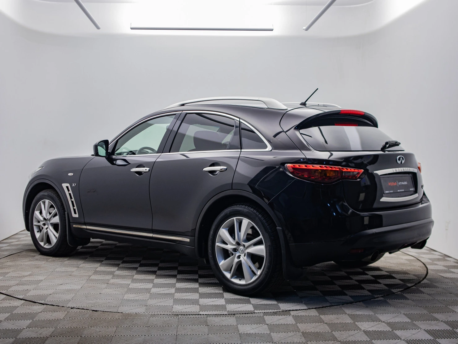 Infiniti QX70, 2014