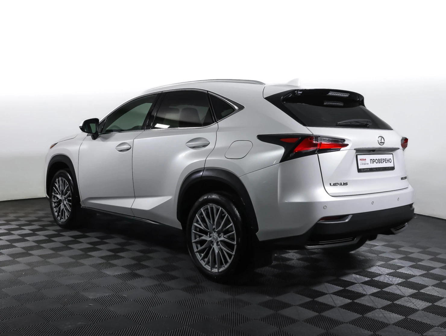 Lexus NX, 2016