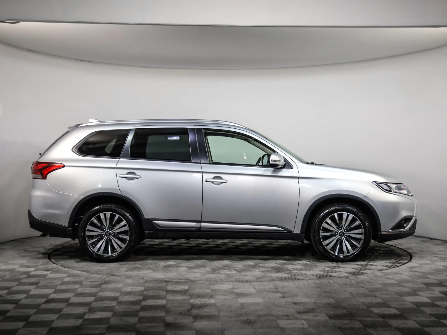 Mitsubishi OUTLANDER, 2019