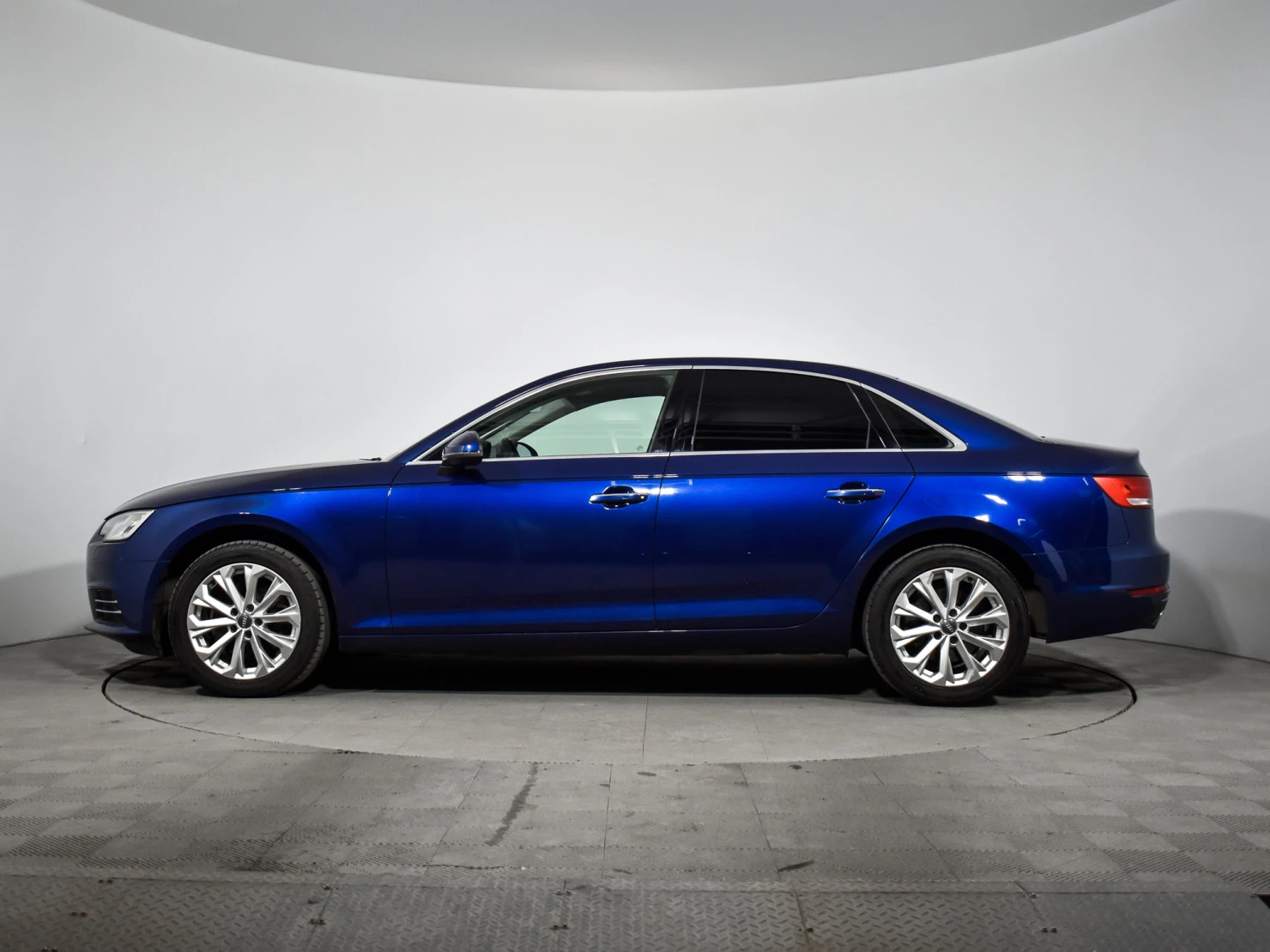 Audi A4, 2015