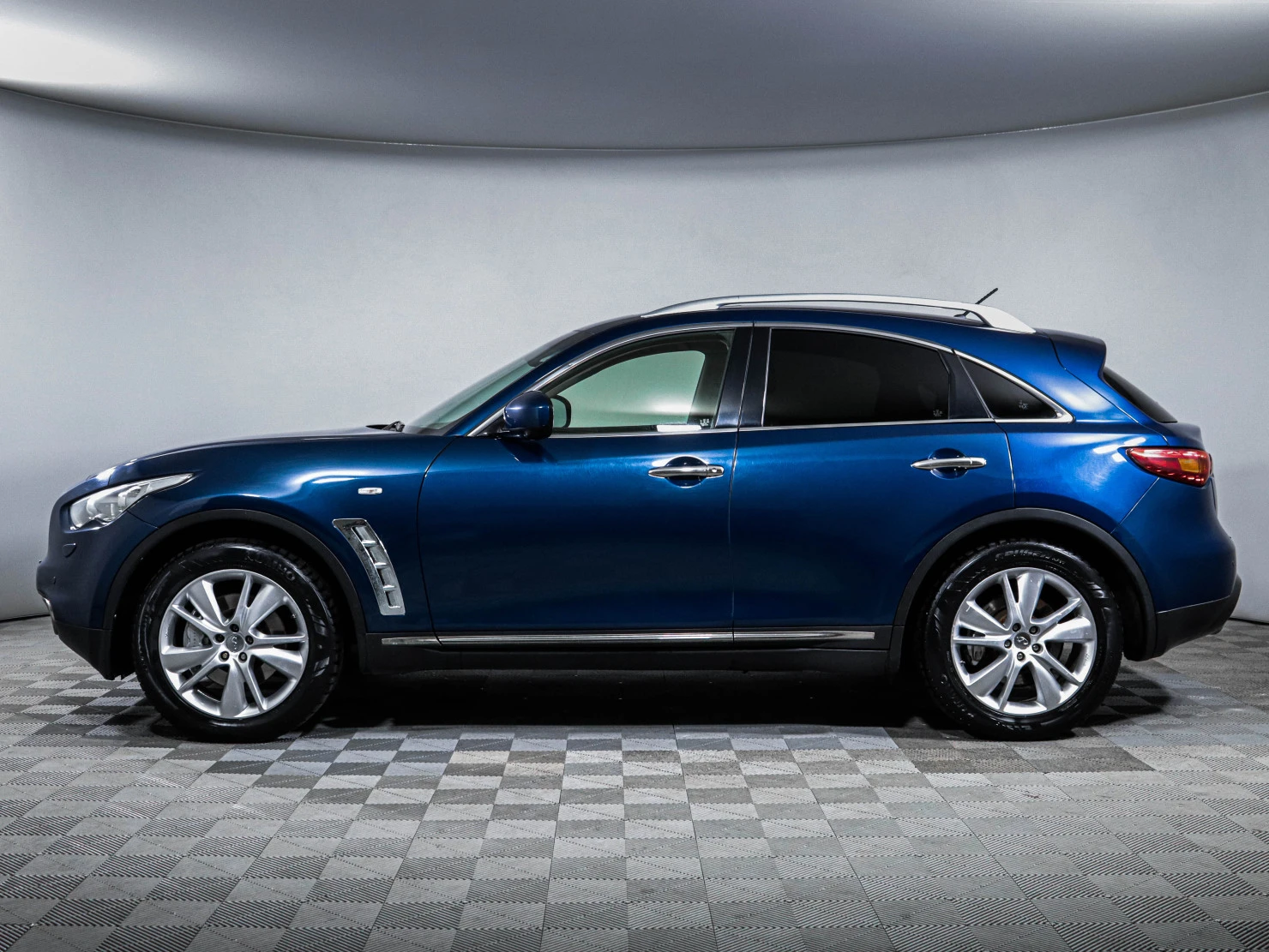 Infiniti FX, 2012