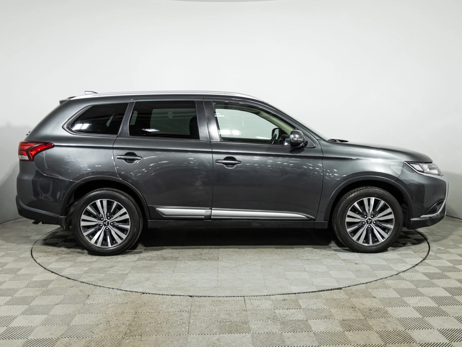 Mitsubishi OUTLANDER, 2019