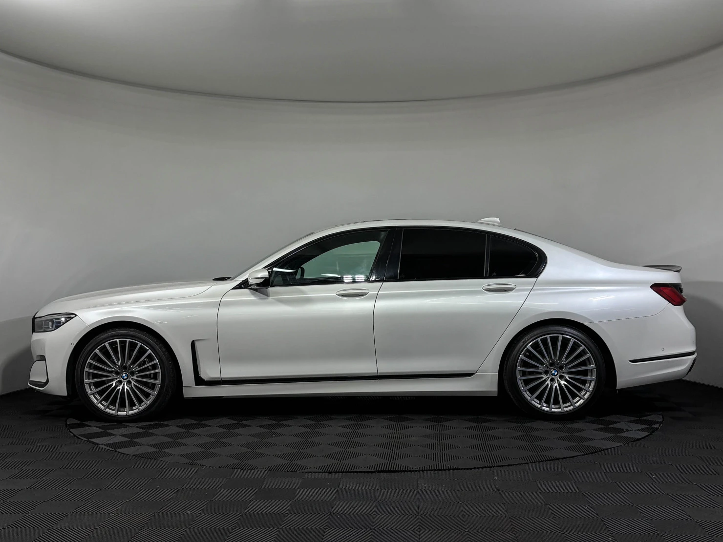 BMW 7 серии, 2021