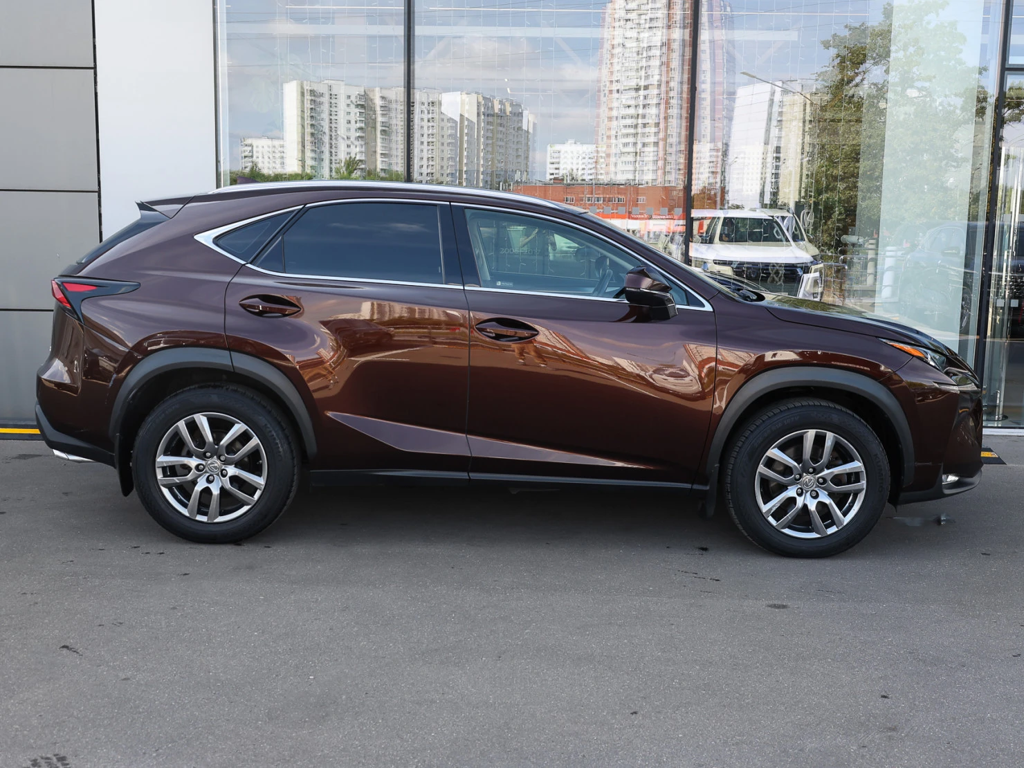 Lexus NX, 2016