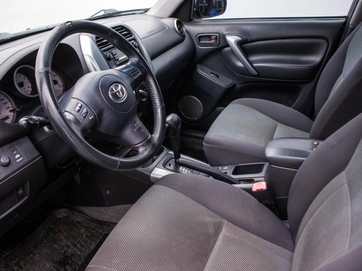 Toyota RAV4, 2005