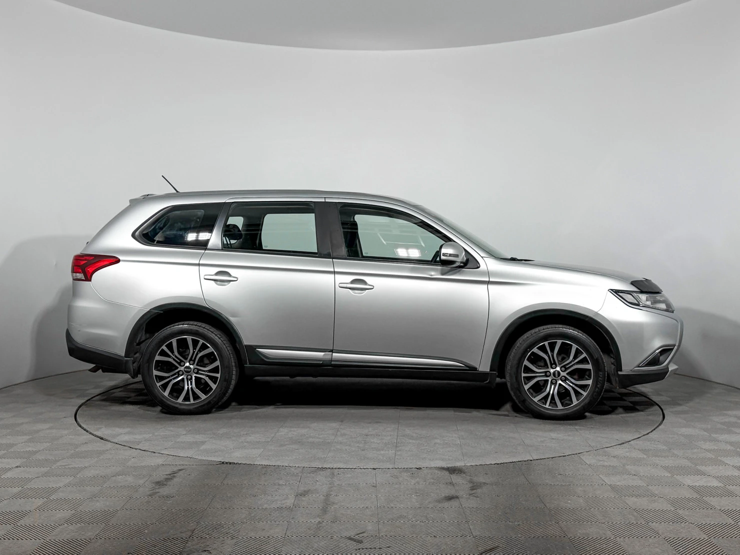 Mitsubishi OUTLANDER, 2016