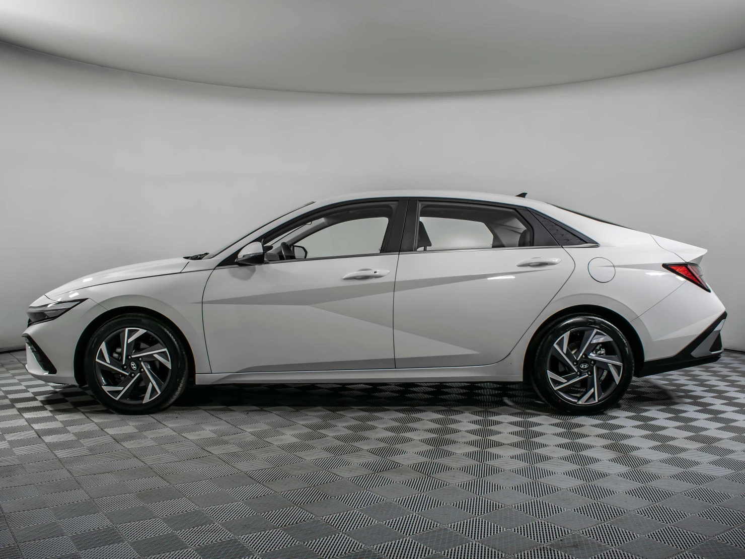 Hyundai Elantra, 2024