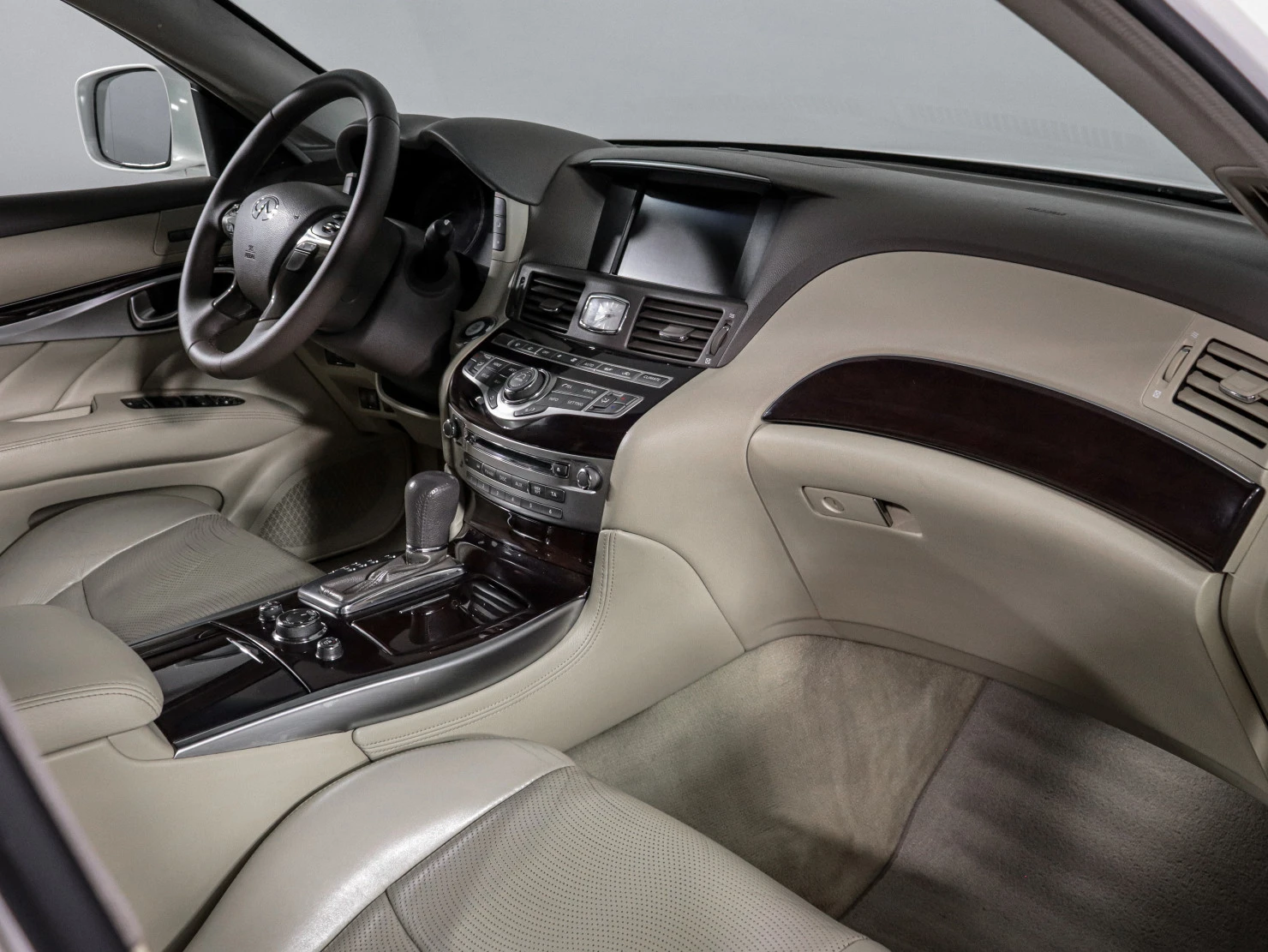 Infiniti M, 2010