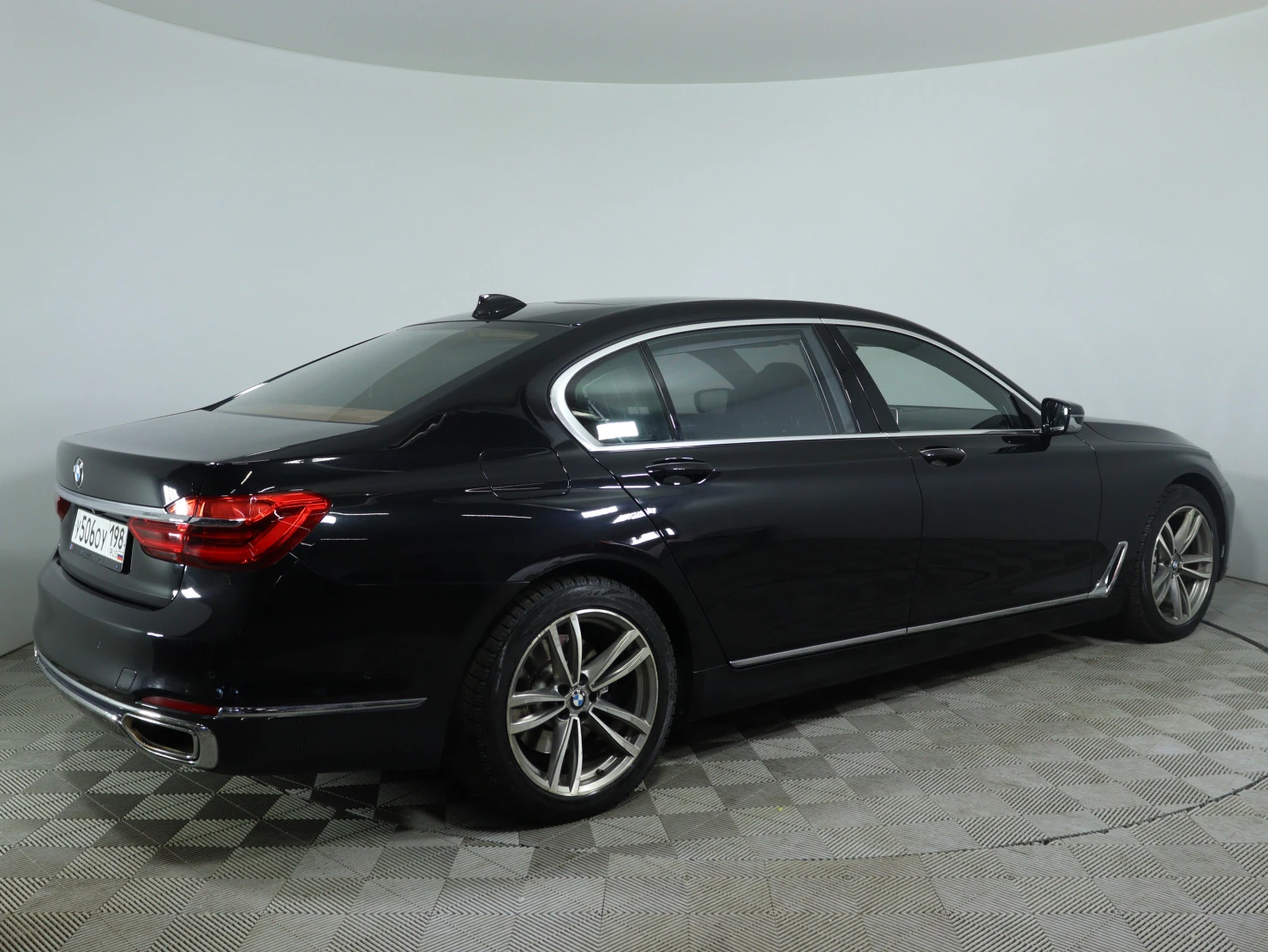 BMW 7 серии, 2016