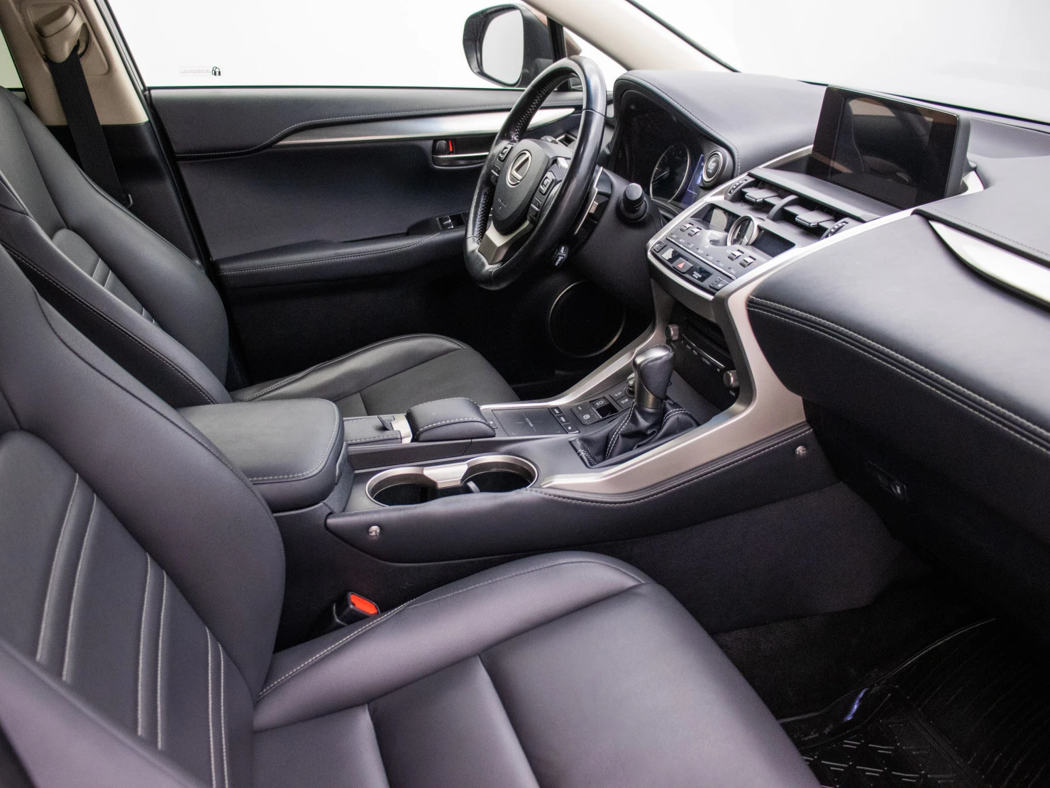 Lexus NX, 2018