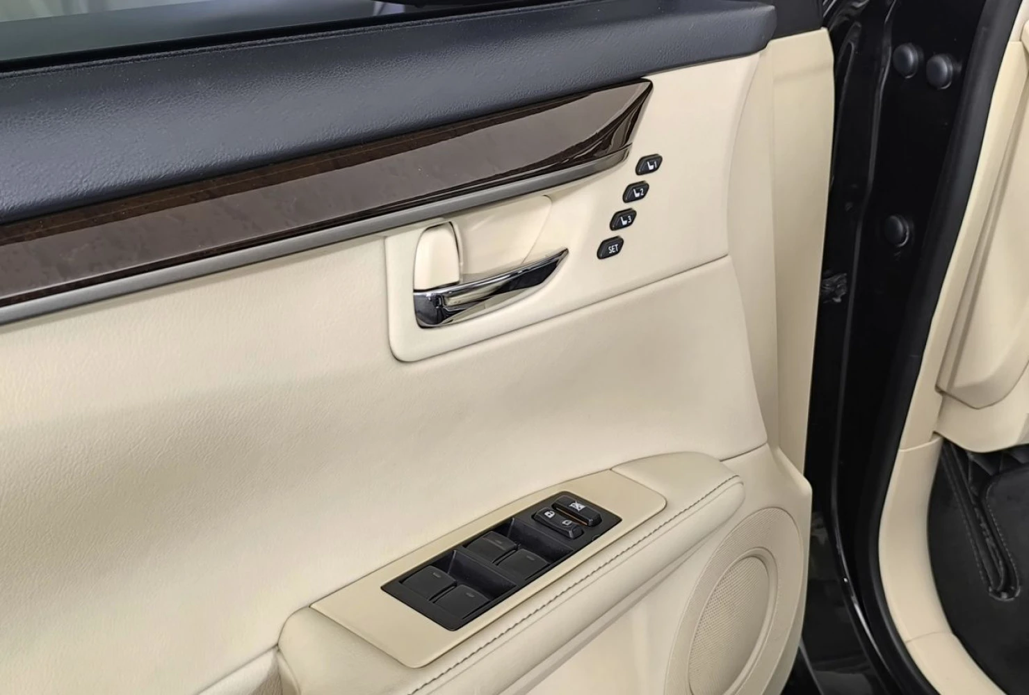 Lexus ES, 2014
