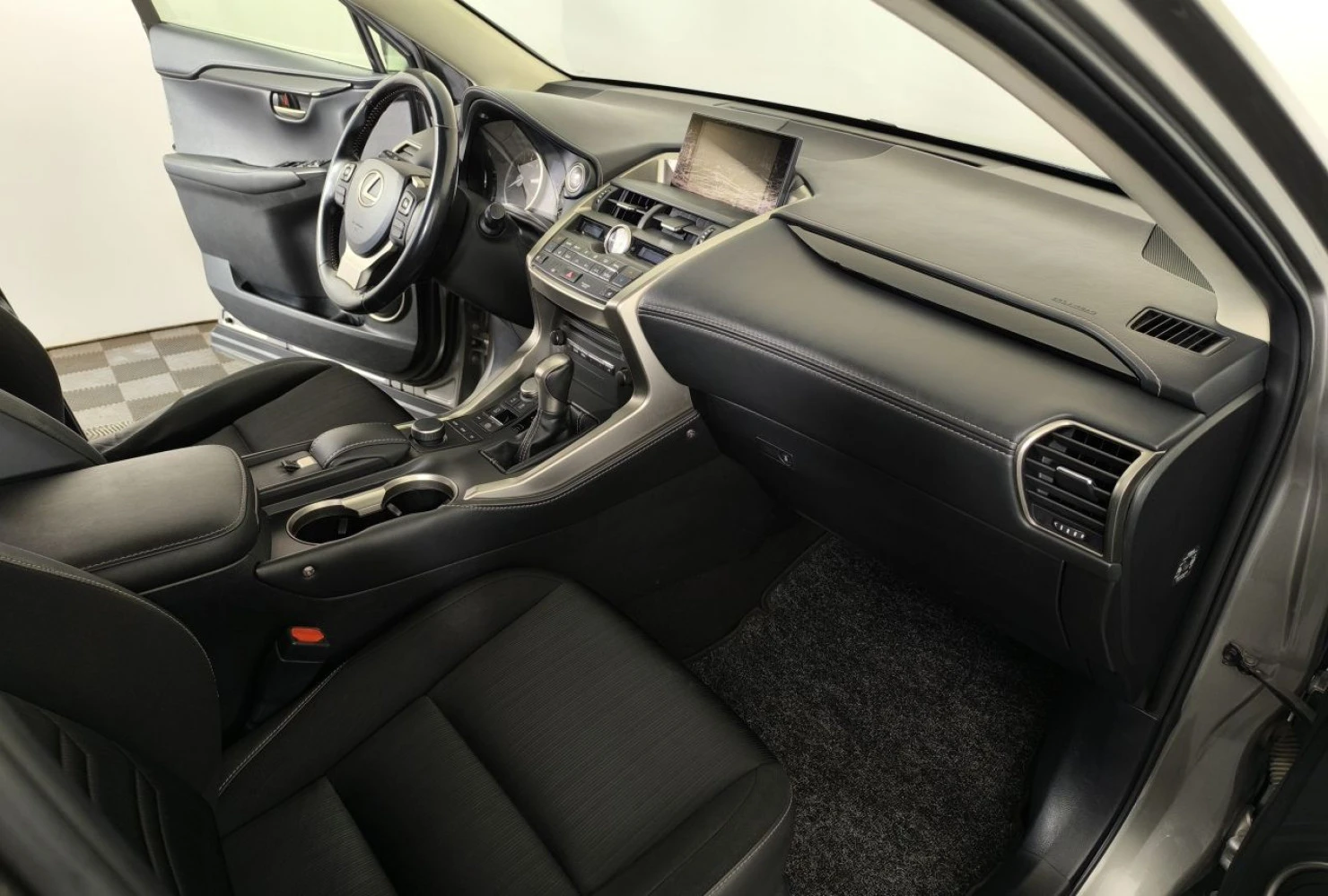 Lexus NX, 2015