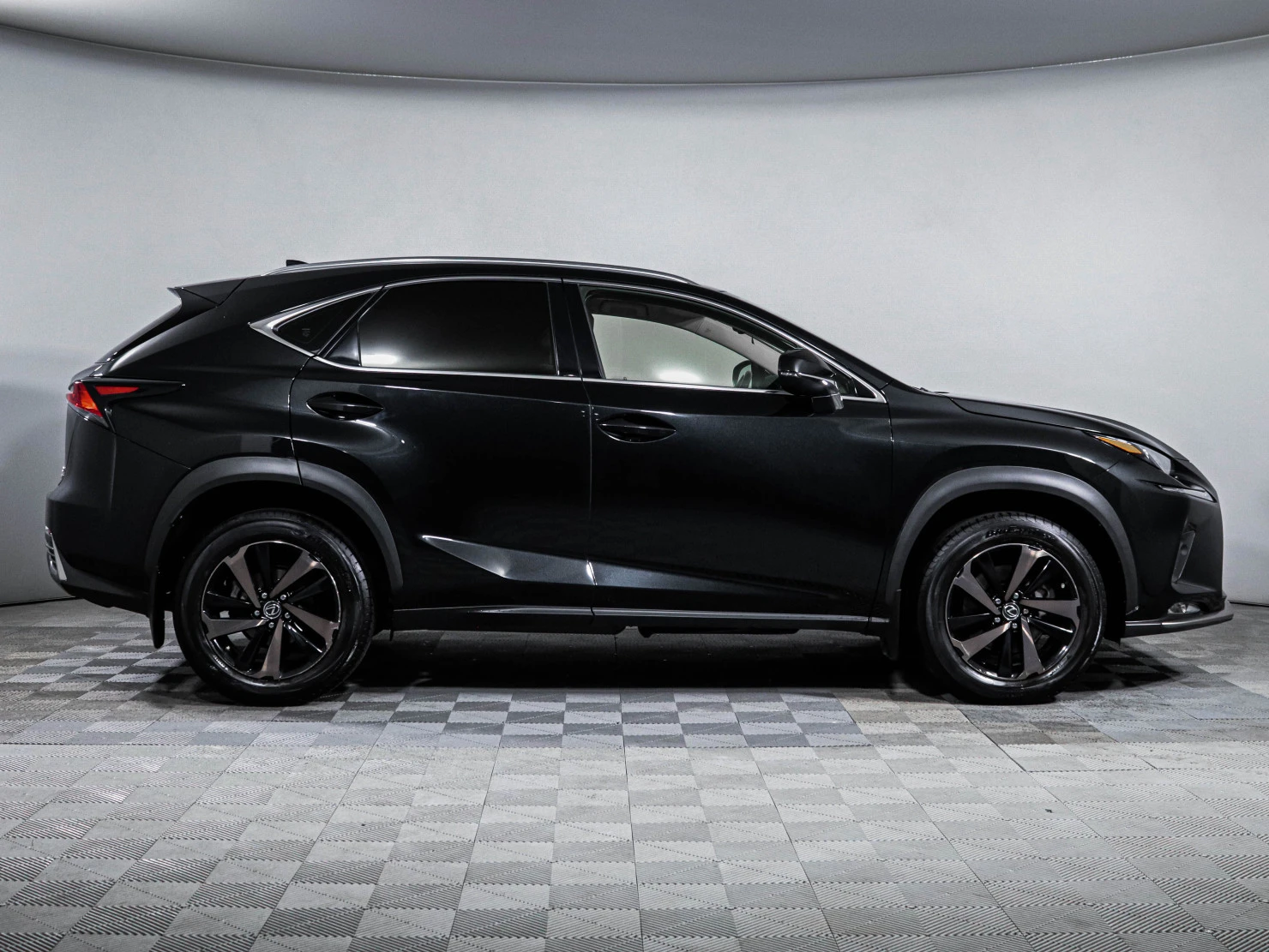 Lexus NX, 2020