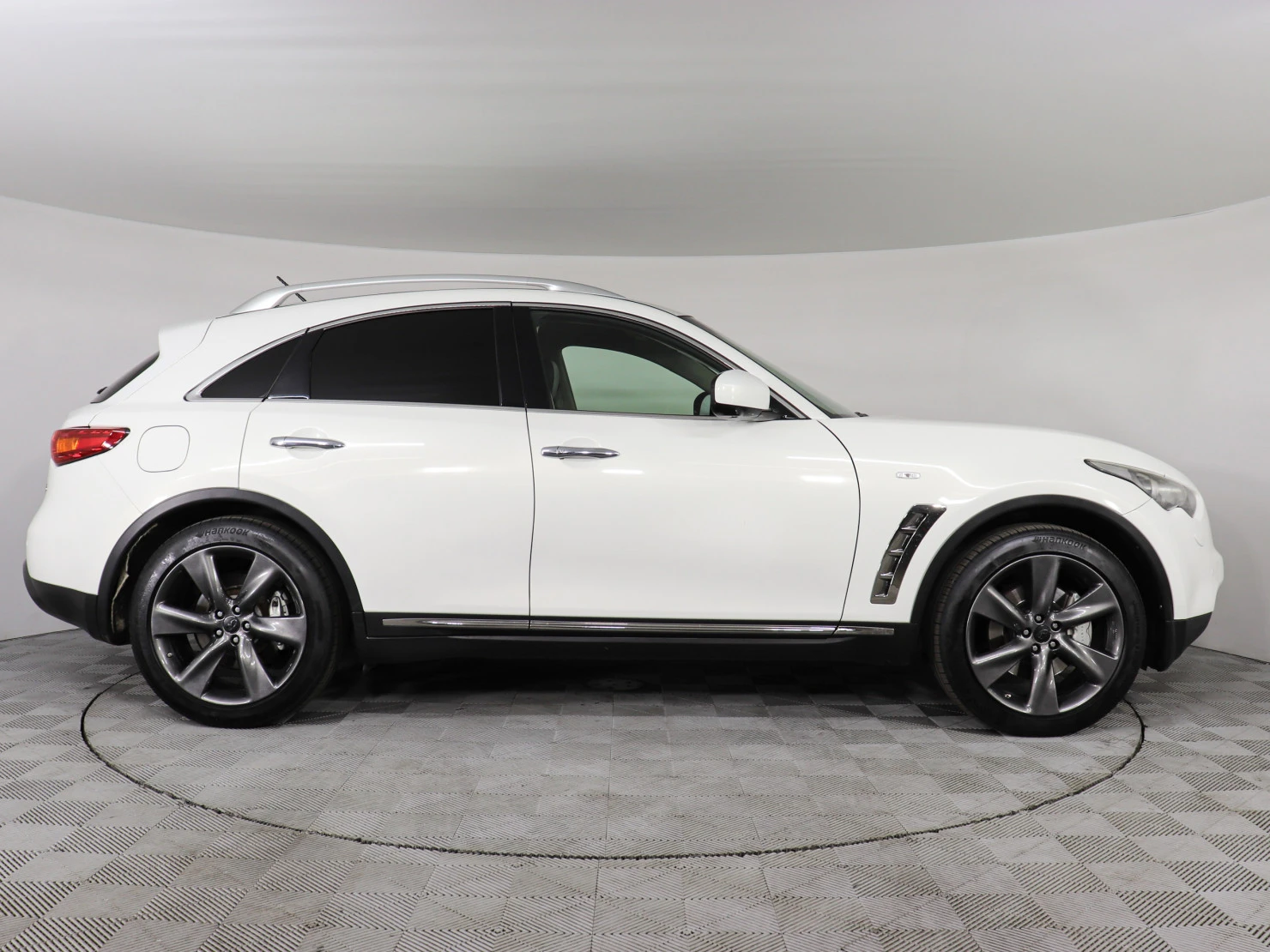 Infiniti FX, 2010