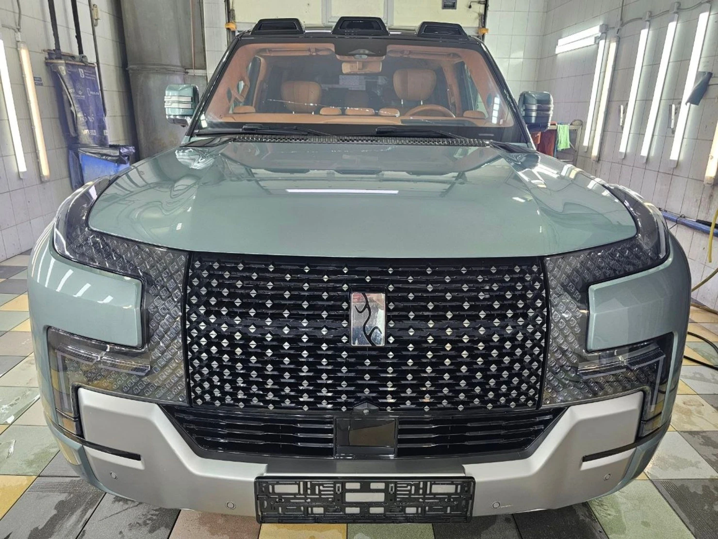 BYD Yangwang U8, 2024