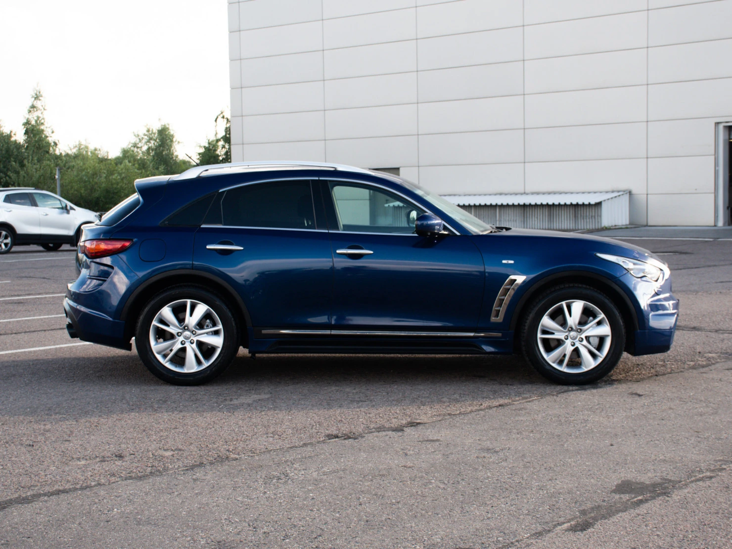 Infiniti QX70, 2016