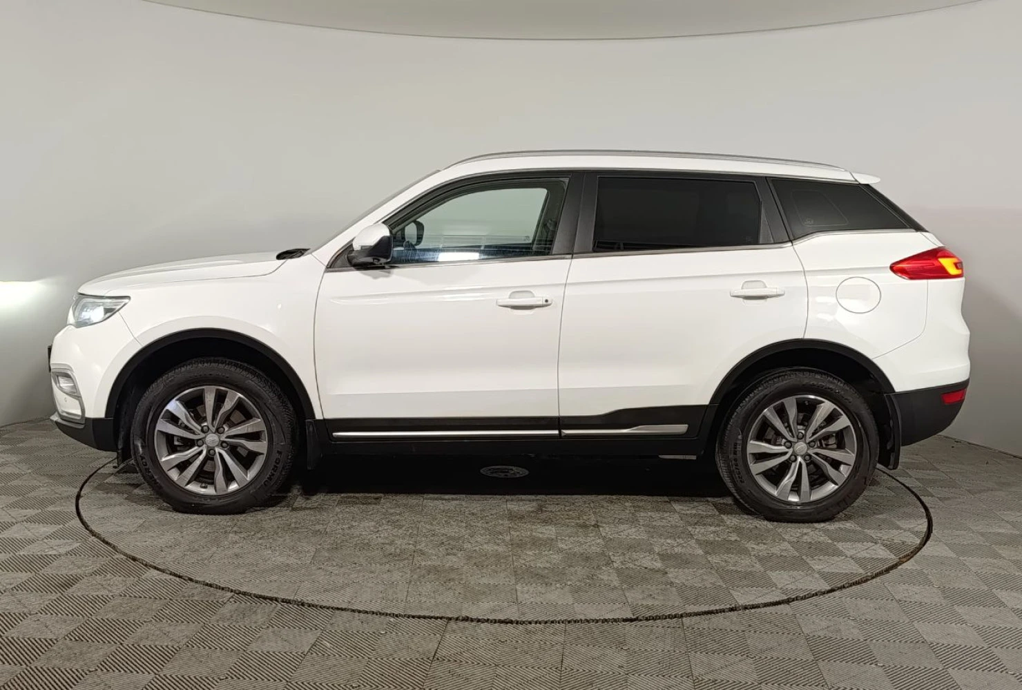 Geely Atlas, 2021