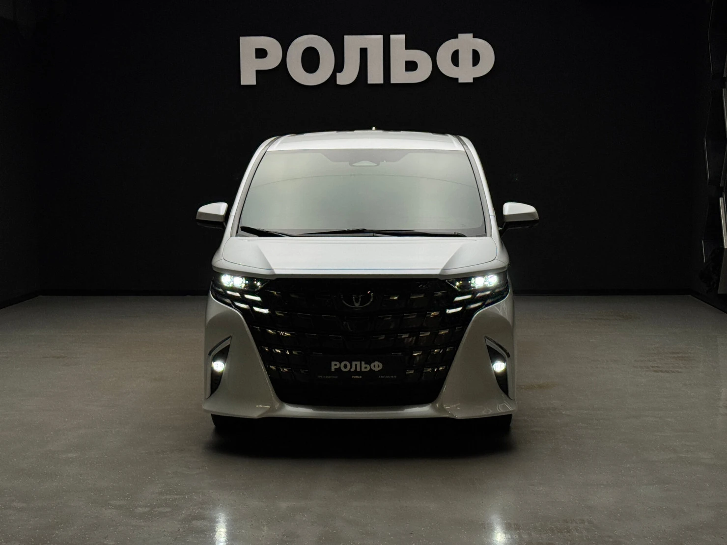 Toyota Alphard, 2024