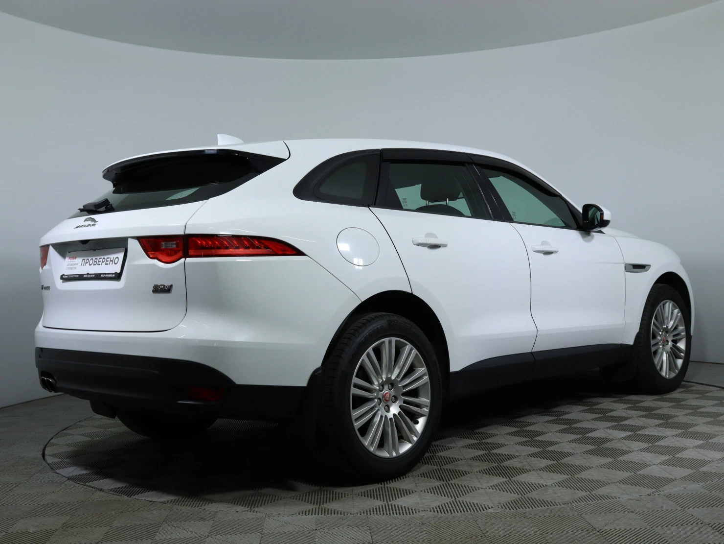 Jaguar F-PACE, 2016