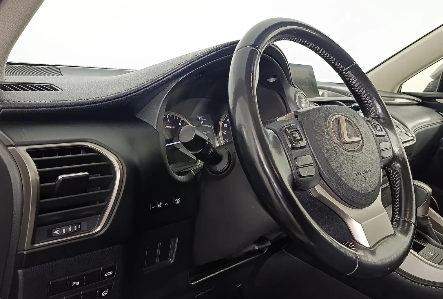 Lexus NX, 2015
