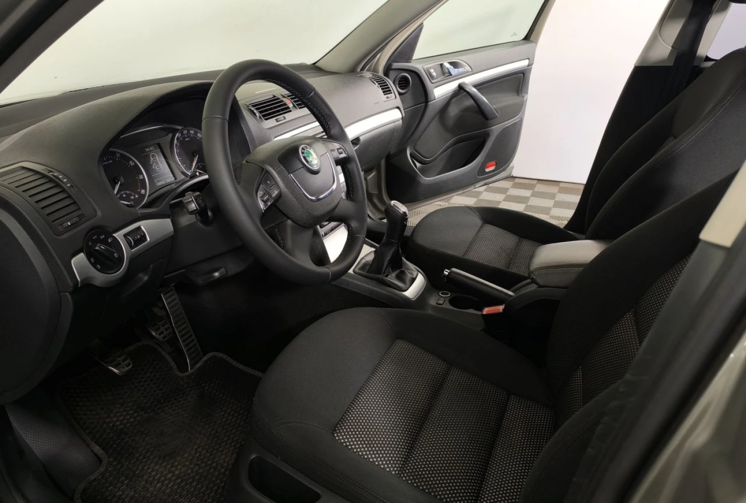 ŠKODA OCTAVIA, 2011