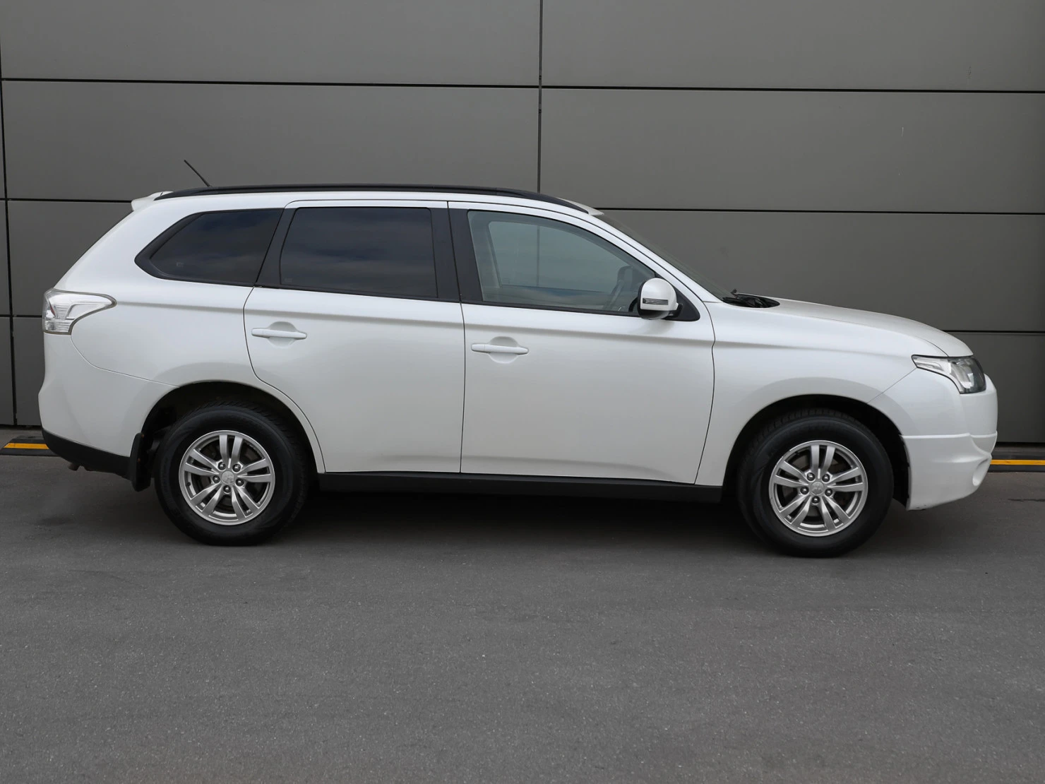 Mitsubishi OUTLANDER, 2014
