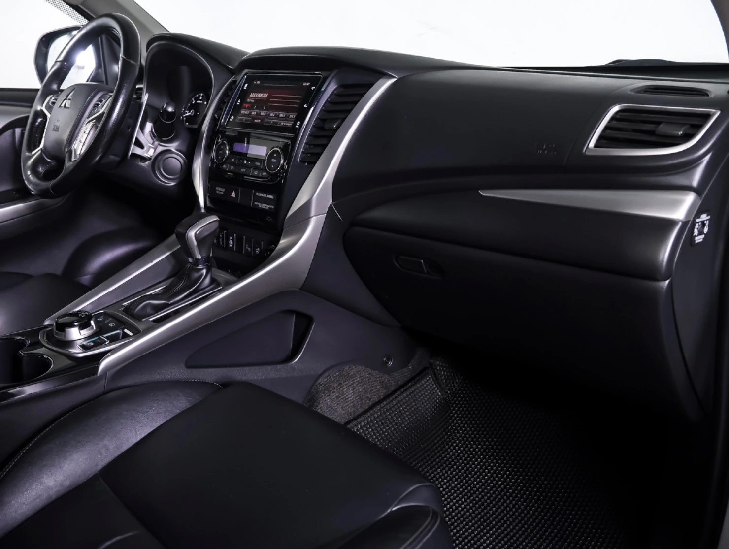 Mitsubishi PAJERO SPORT, 2017