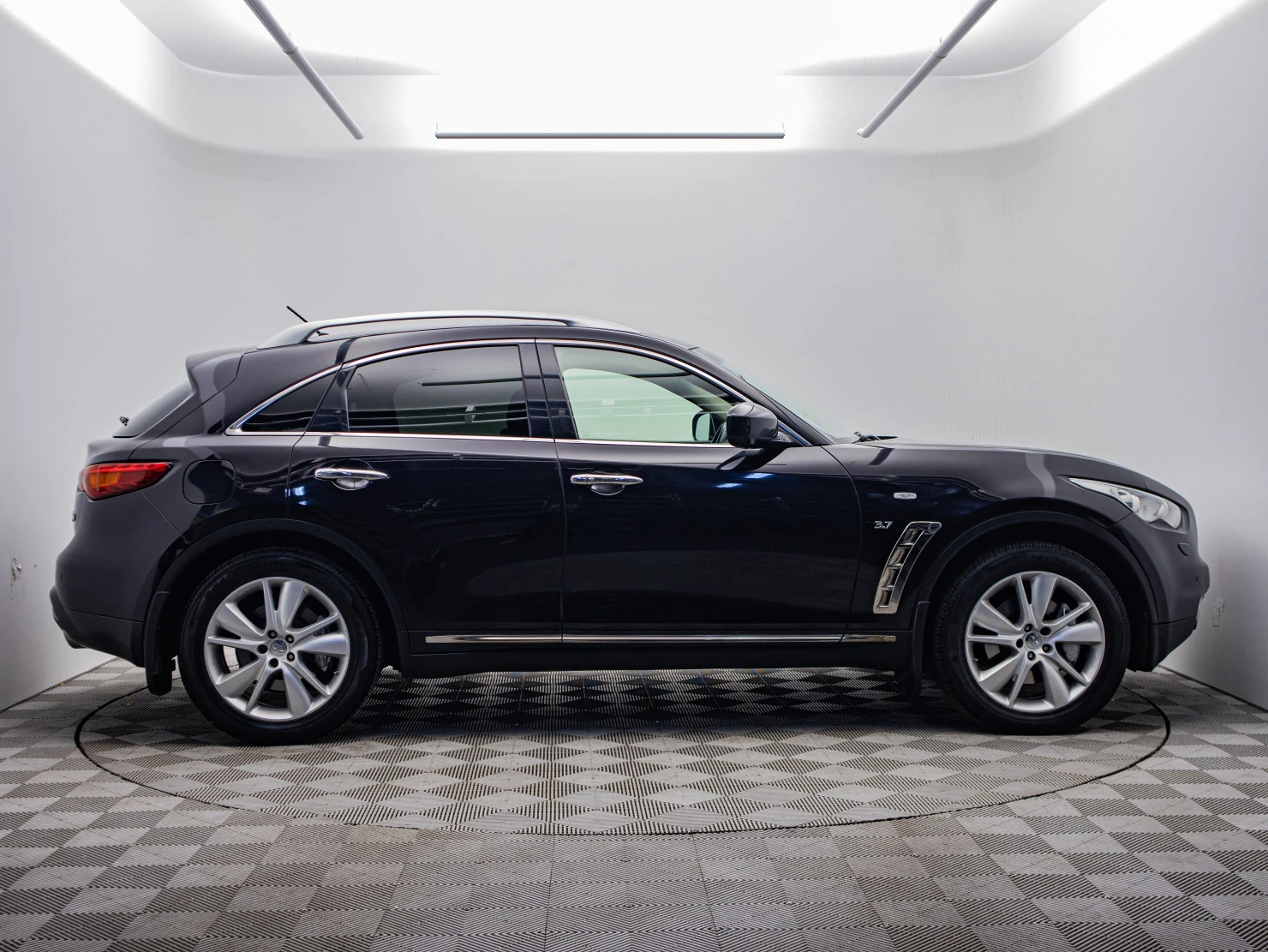 Infiniti QX70, 2014