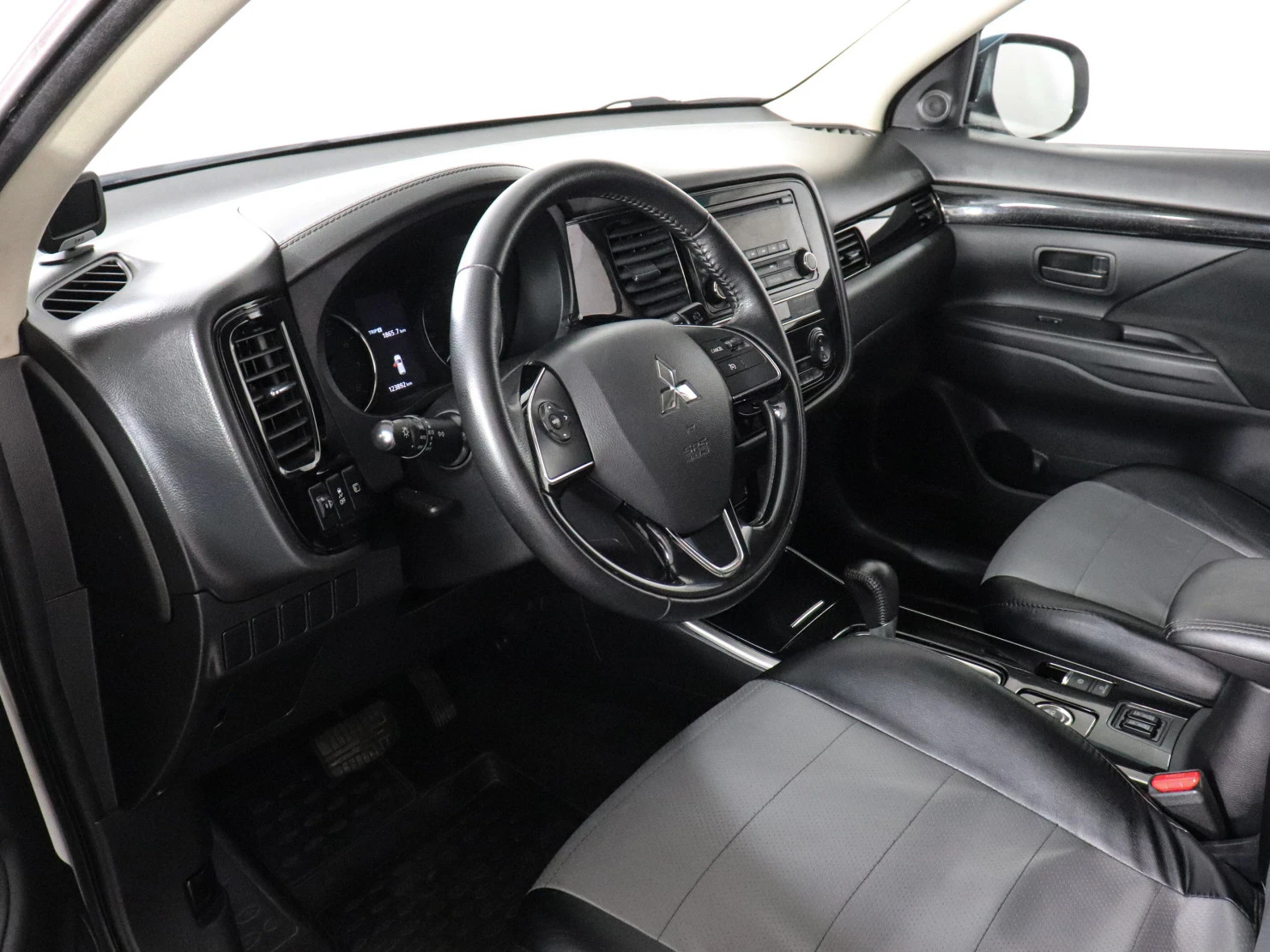Mitsubishi OUTLANDER, 2019