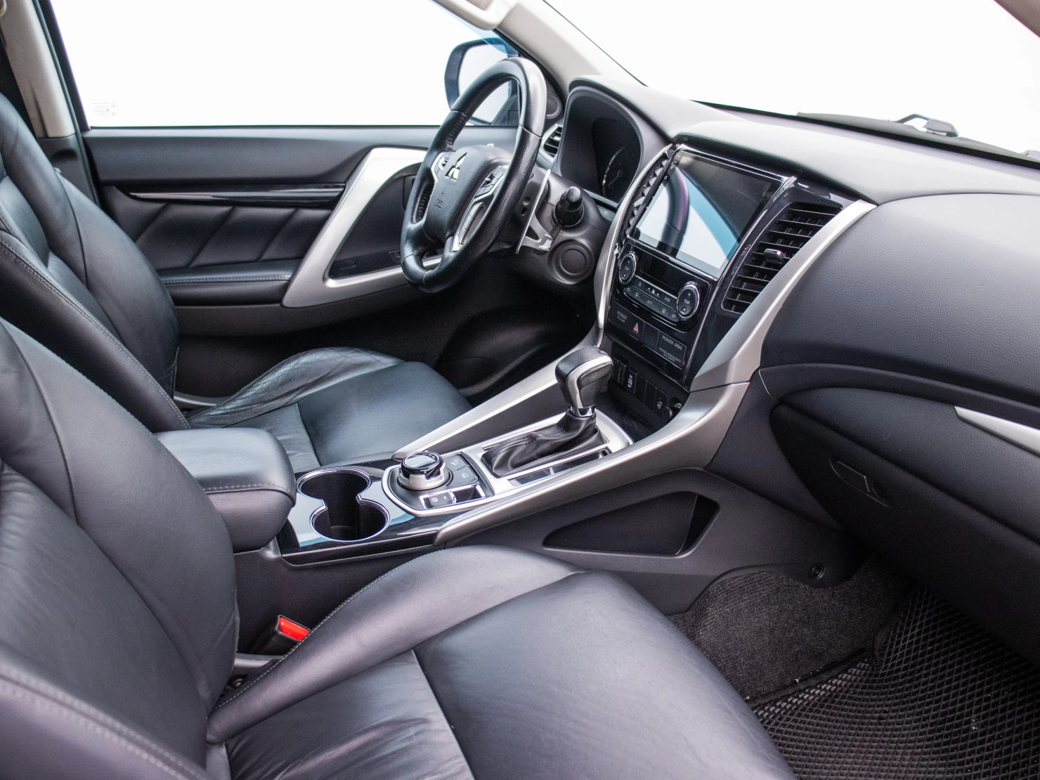 Mitsubishi PAJERO SPORT, 2016