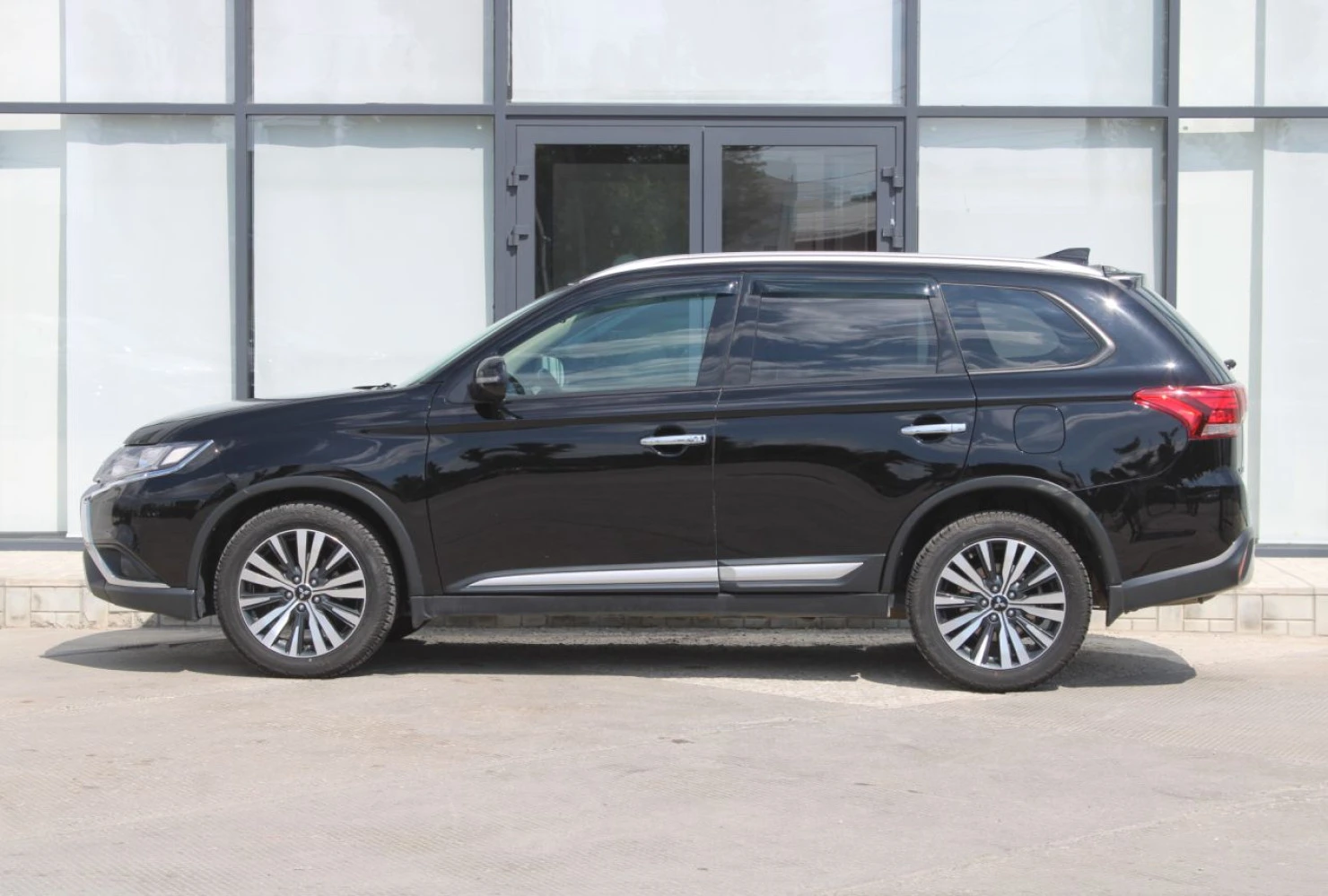 Mitsubishi OUTLANDER, 2019
