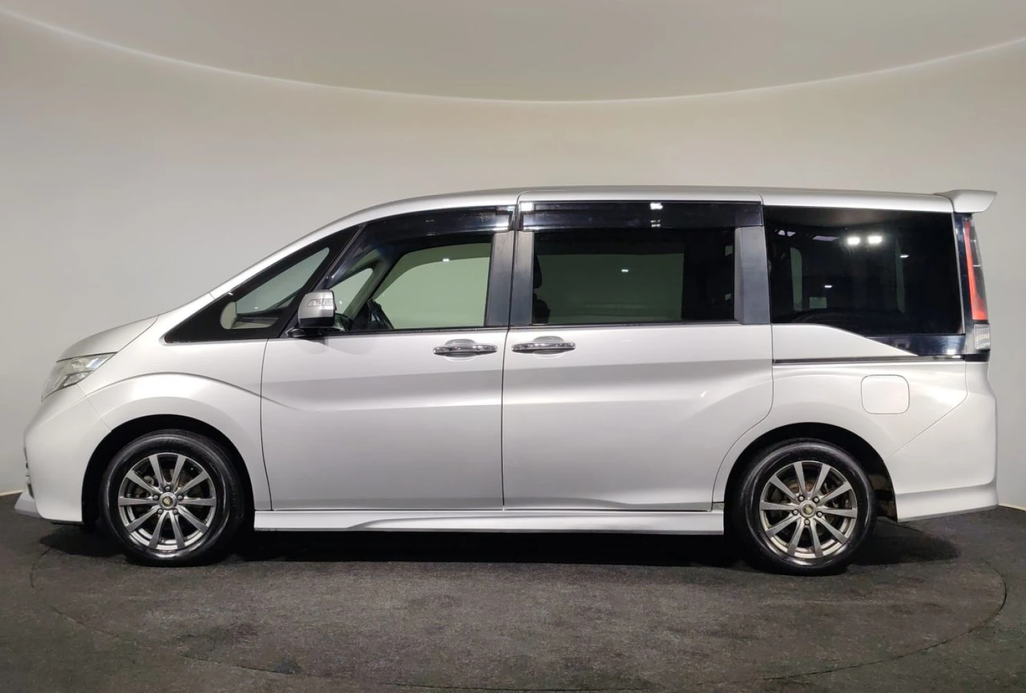 Honda Stepwgn, 2015