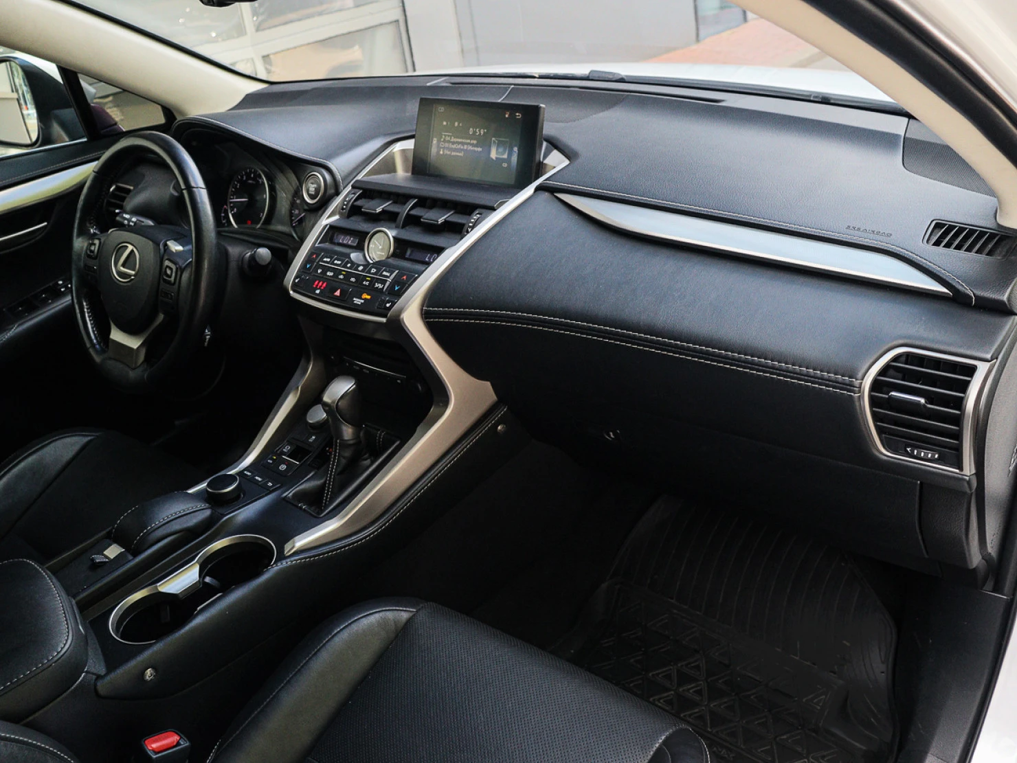 Lexus NX, 2017